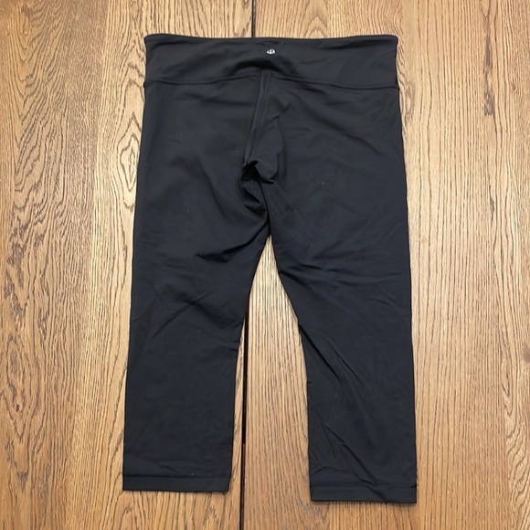 Lululemon crop legging - Picture 2 of 4